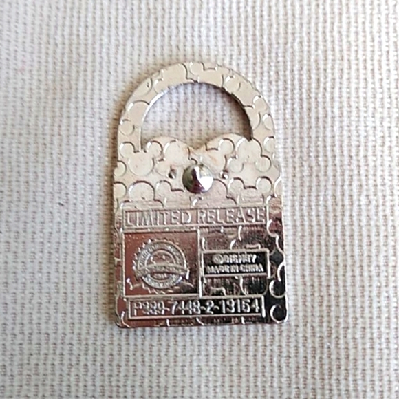 DISNEY LIMITED RELEASE MINNIE LOCK PIN - Picture 4 of 5